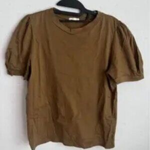 ​​V-neck short-sleeved T-shirt